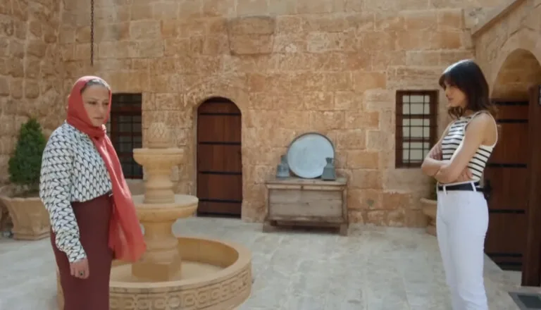 Момент из 24 серии 1 сезона