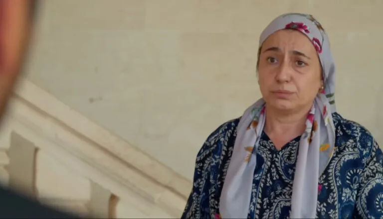 Момент из 8 серии 2 сезона